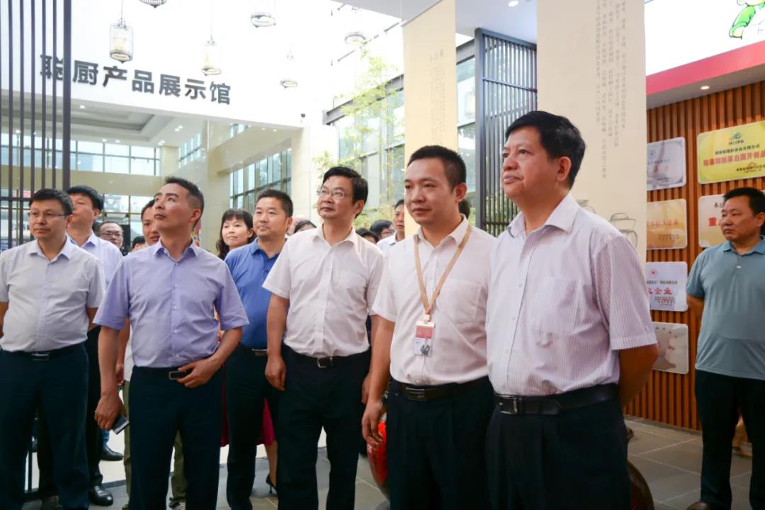 湖南省农村农业厅厅长袁延文等领导莅临聪厨食品观摩指导