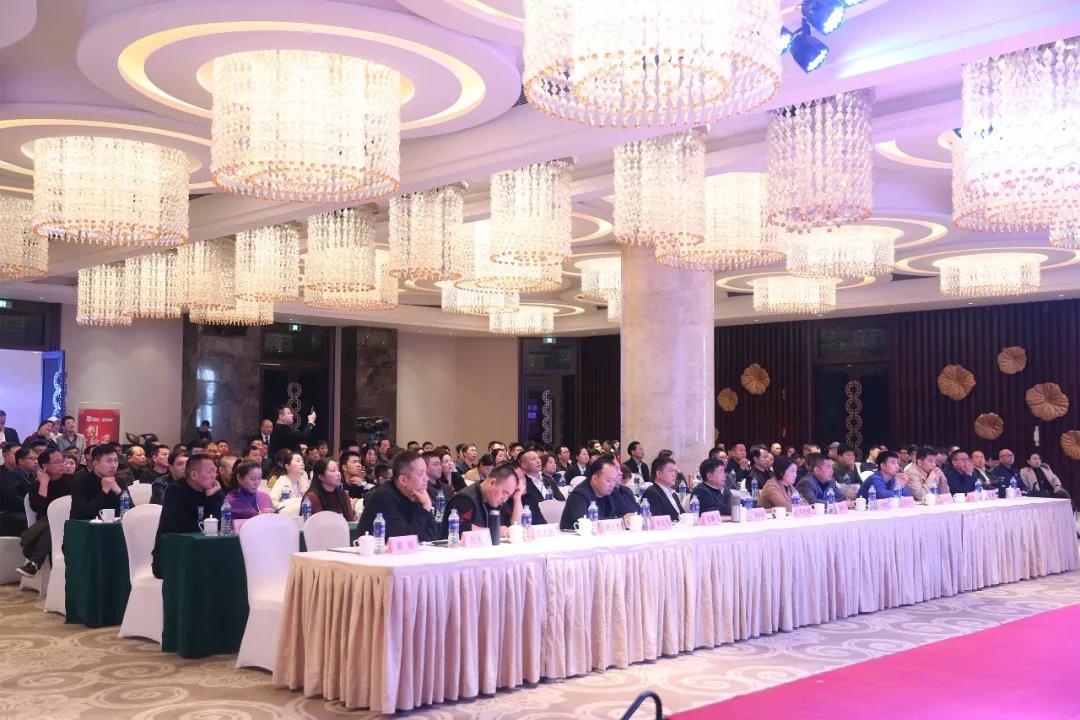 创新谋变，逆势而上——2019聪厨厂商发展研讨会暨宴席产品发布会胜利召开