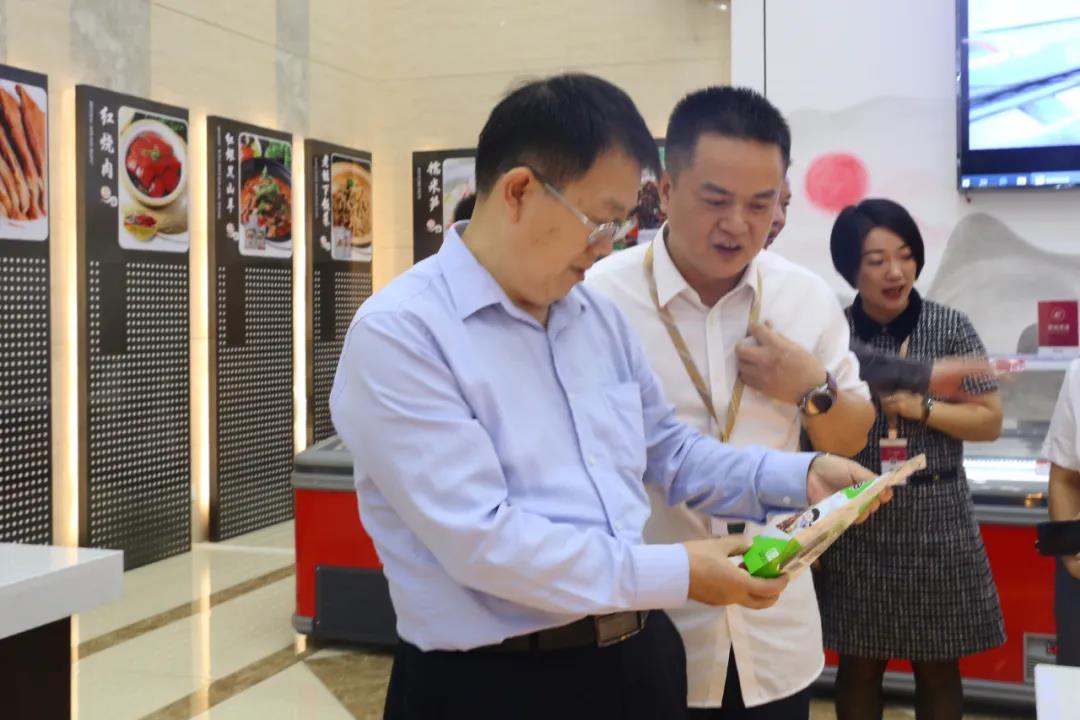 国家发改委副司长邱天朝莅临聪厨调研指导工作