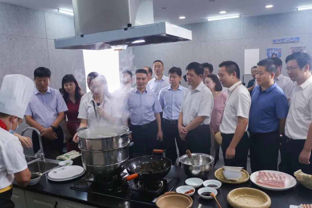 湖南省农村农业厅厅长袁延文等领导莅临聪厨食品观摩指导
